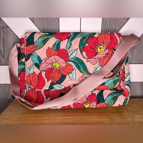 Vera Bradley Messenger Bag Vintage Floral with padded Laptop Compartment - Picture 4 of 13